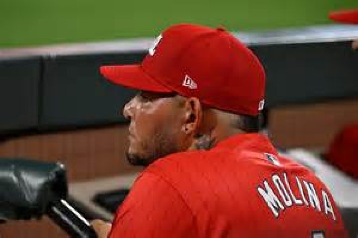 Are Benji and Yadier Molina related?