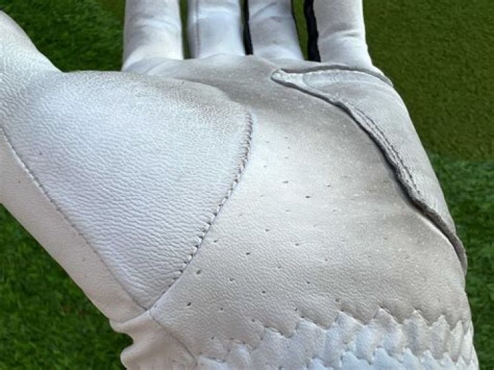 Are leather or synthetic golf gloves better?