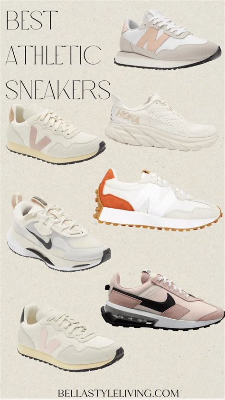 Are white sneakers in Style 2022?