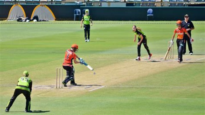 Can a bowler run out non-striker?