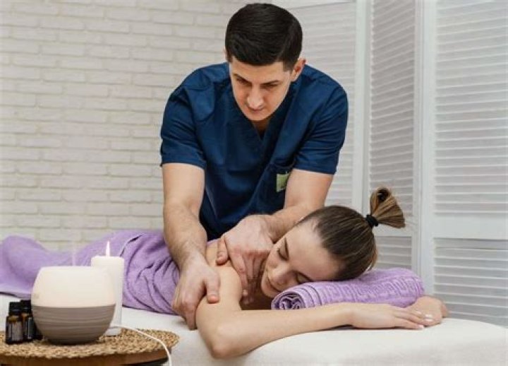 Can a massage therapist feel knots?