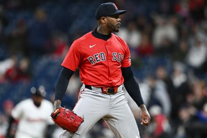 Can a pitcher wear a red glove?