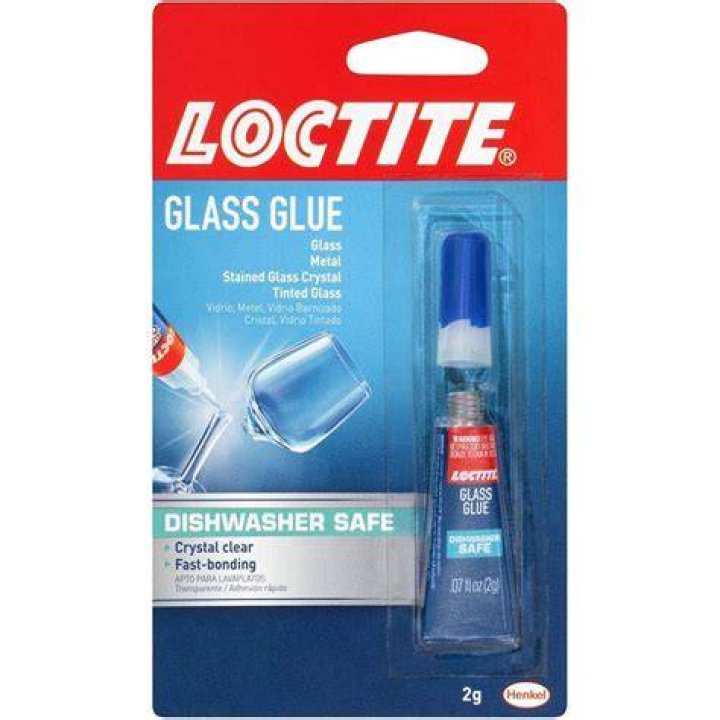 Can I use tacky glue on glass?