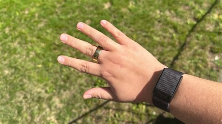 Can I wear WHOOP on right hand?