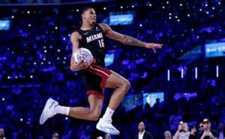 Can Magic Johnson dunk?