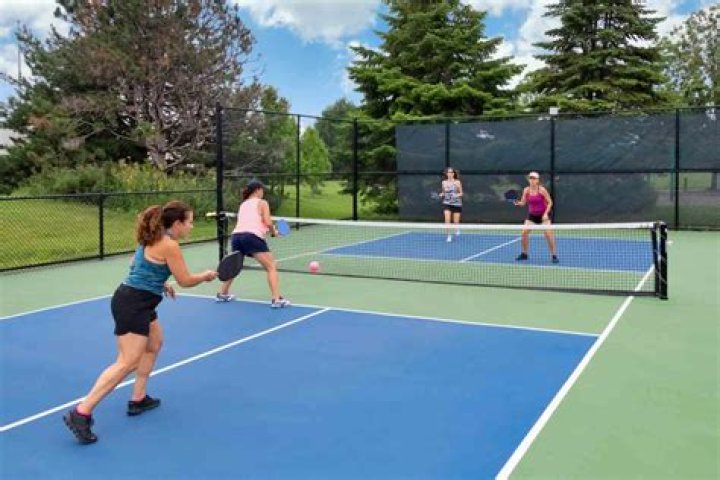 Can pickleball be played on turf?