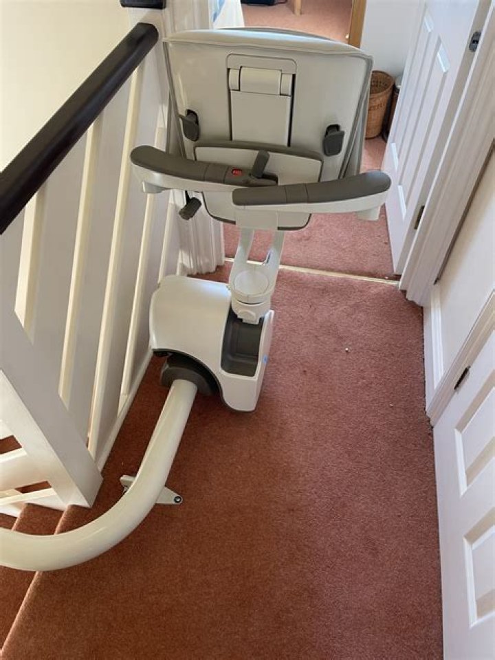 Can stairlifts turn a corner?