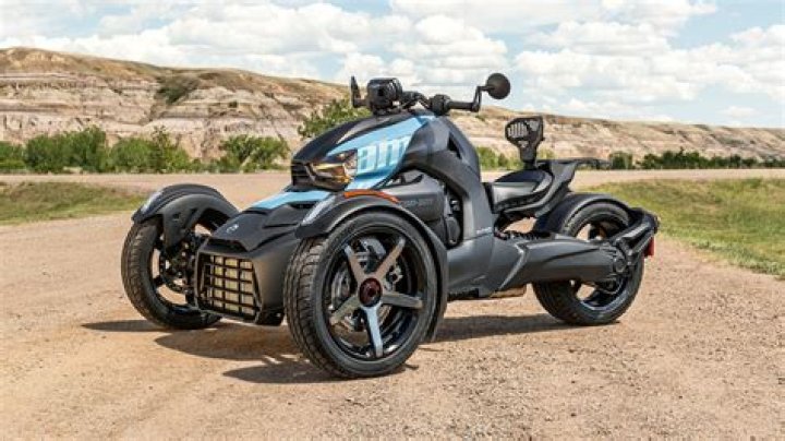 Can you drive a 3 wheel motorcycle on a car licence?