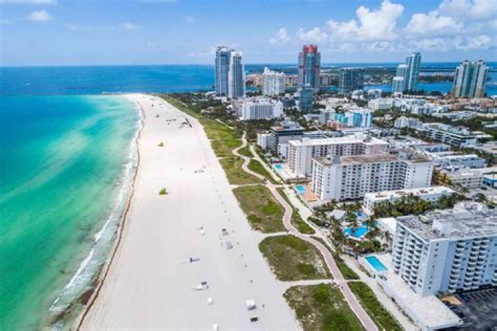Can you smoke at the beach Florida?