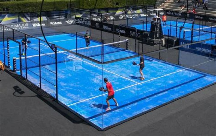 Can you use tennis ball in racquetball court?