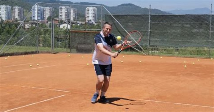 Can you volley in tennis?