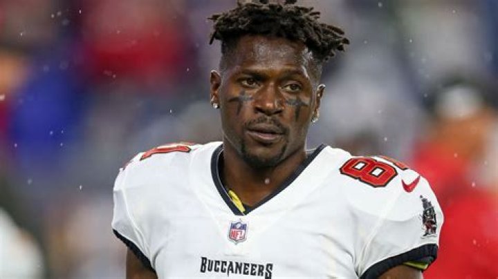 Did Antonio Brown retire 2021?