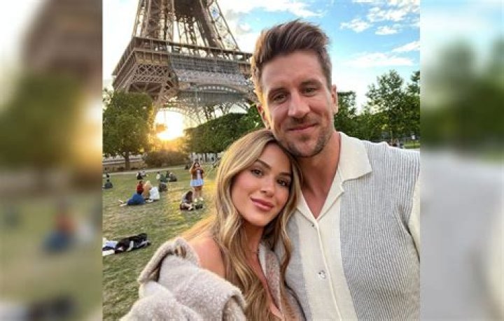Did Joelle Fletcher get a new ring?