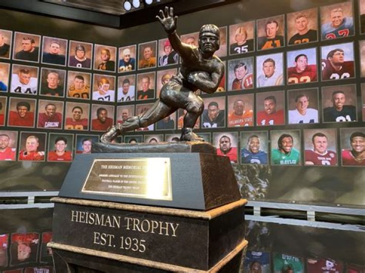 Did Keyshawn Johnson win the Heisman trophy?