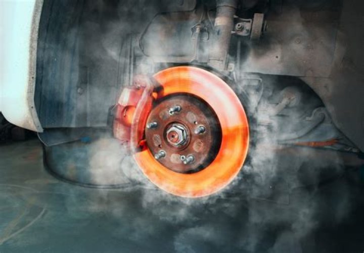 Do brake rotors get hot while driving?