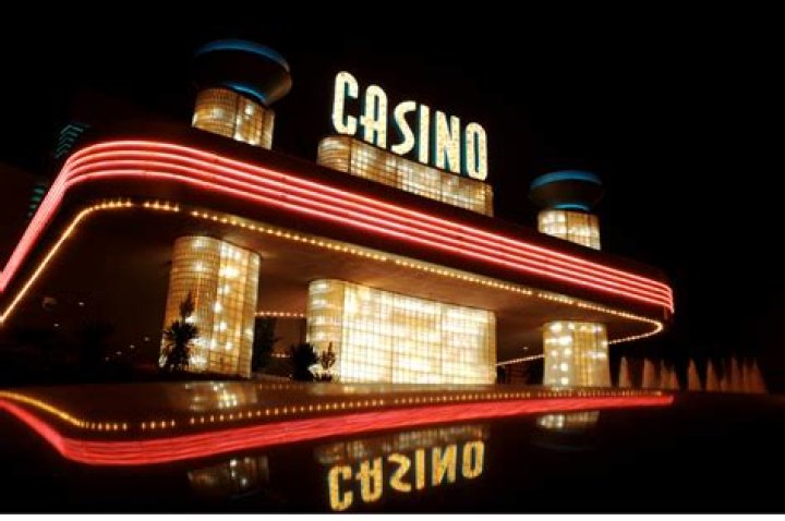 Do casino hosts get commission?