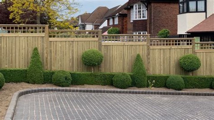 Do I have to give my Neighbour the good side of the fence UK?