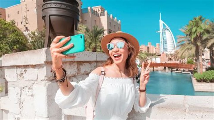 Do I need cash in Dubai?