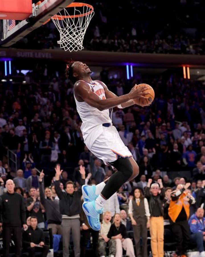 Do NBA players hurt when dunking?