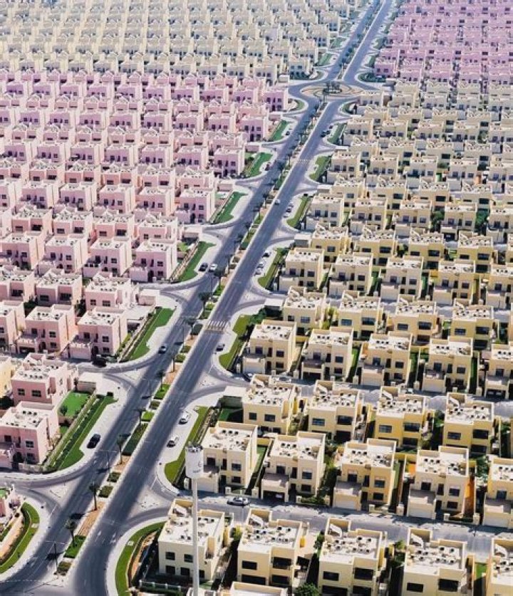 Does Dubai have sidewalks?