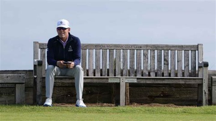 Does Justin Leonard play golf anymore?