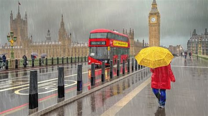 Does Perth get more rain than London?