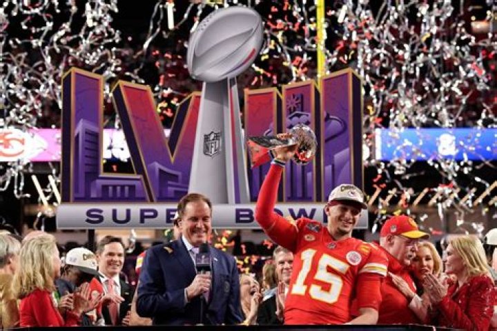Has anyone won 3 Super Bowls in a row?