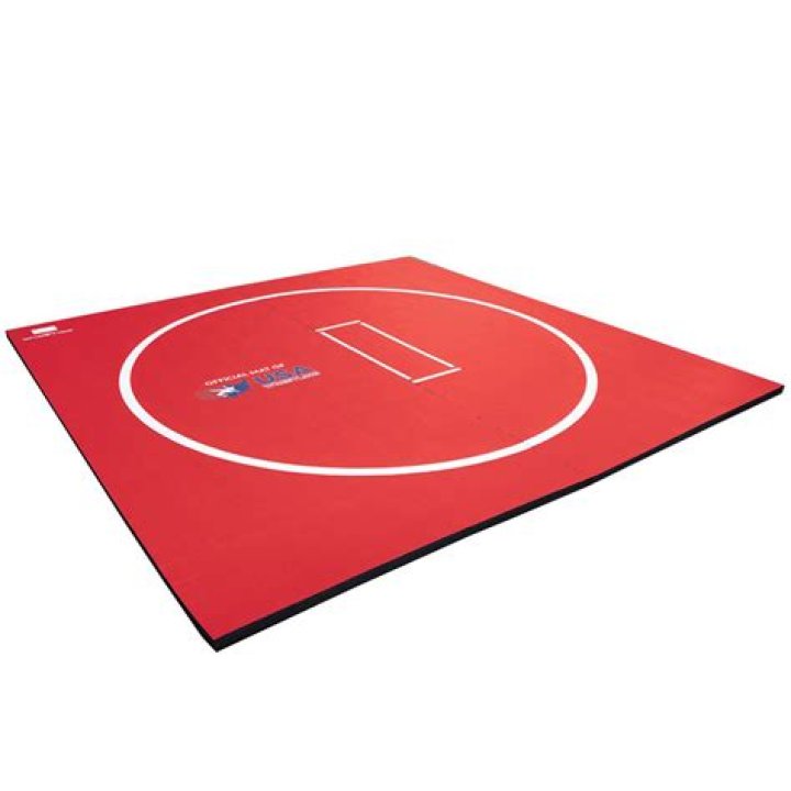 How big is a 10x10 wrestling mat?