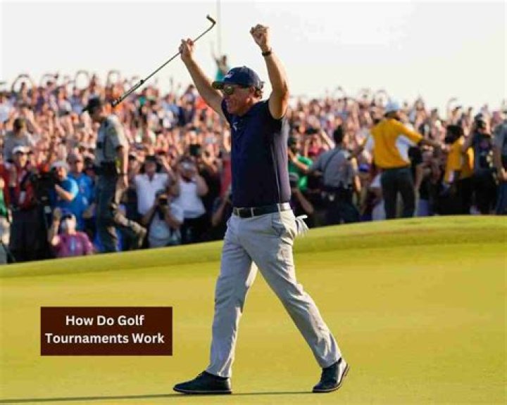 How do golf tournaments work?