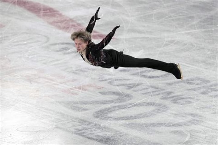 How do skaters not fall?