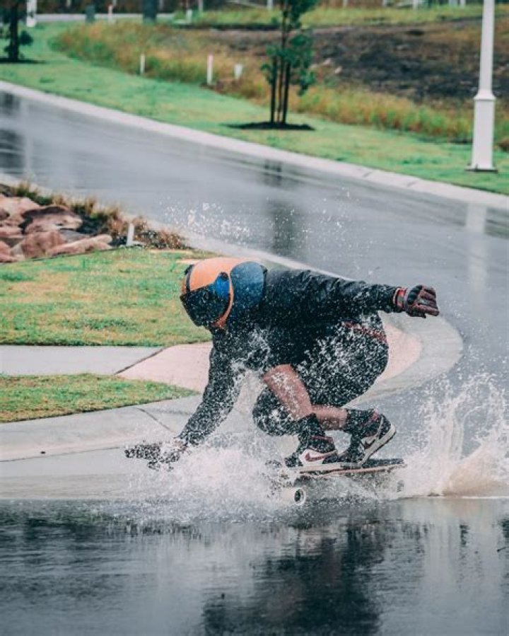How fast do skateboards go downhill?