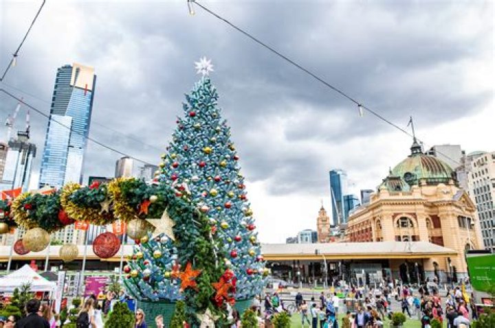 How is Christmas in Australia start?