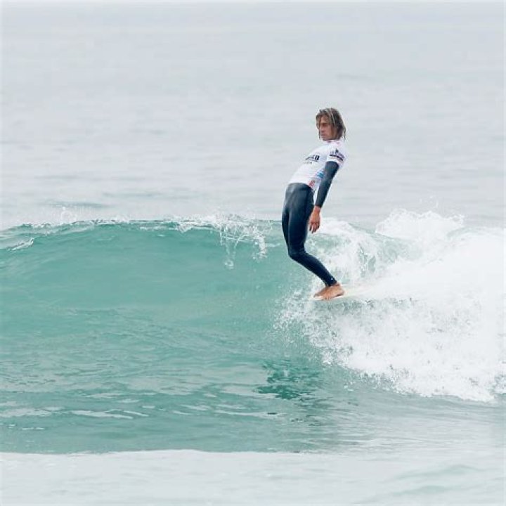How long does surf wax last?