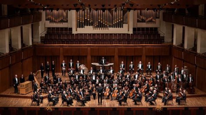 How much do Cleveland orchestra members make?