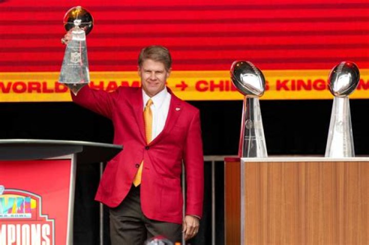 How much do NFL owners make?