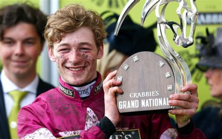 How much does the Grand National winner get?
