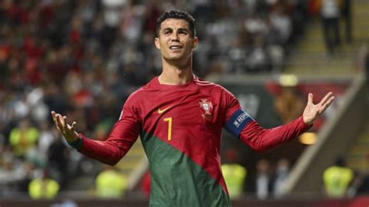 Is cr7 two-footed?