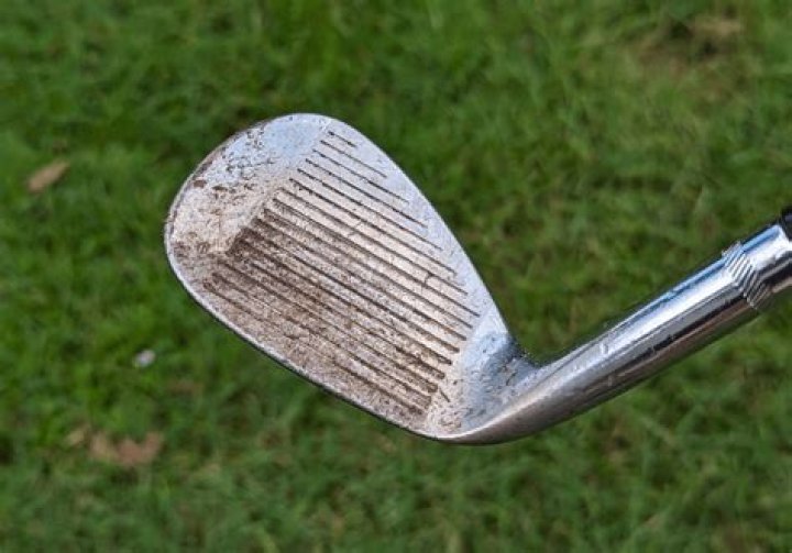 Is it bad to leave your golf clubs in the car?