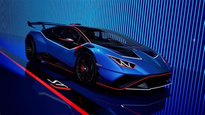 What's faster Huracan or Aventador?