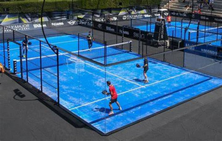 What country has the most tennis courts?