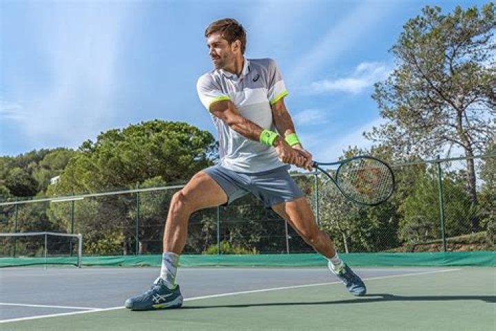 What do tennis players eat during breaks?