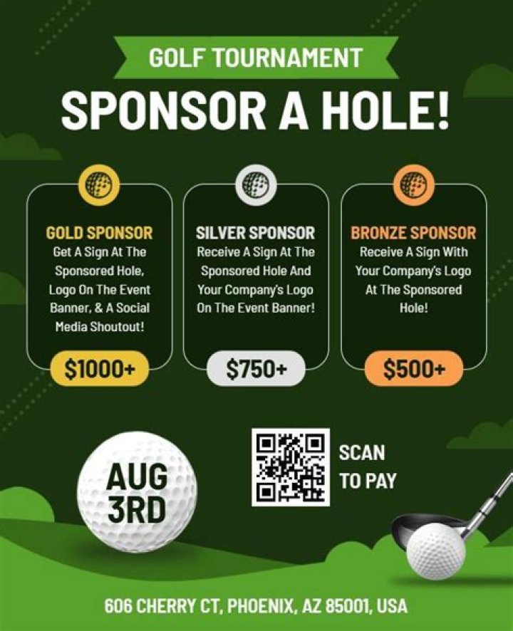 What does a starter do in a golf tournament?