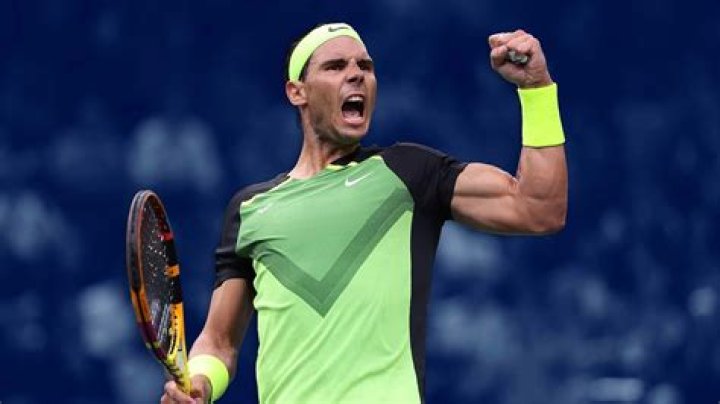 What grip size does Rafael Nadal use?