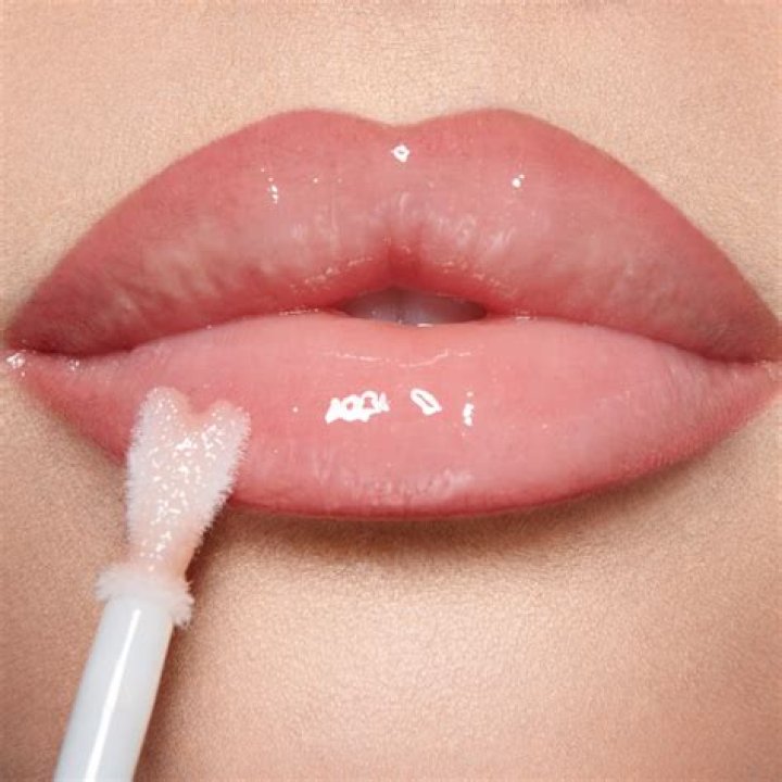 What is KISS on lips?