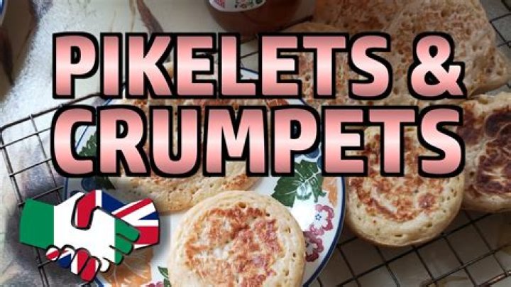 What is the difference between pikelets and crumpets?