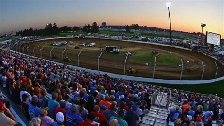 What is the fastest 1/2 mile dirt track?