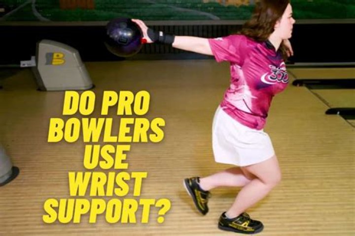 What size ball do pro bowlers use?
