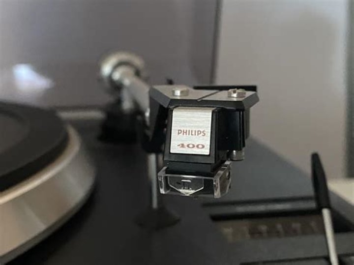 When should I replace my turntable cartridge?
