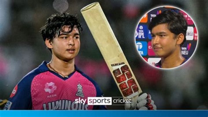 Which cricketer died in a plane crash?