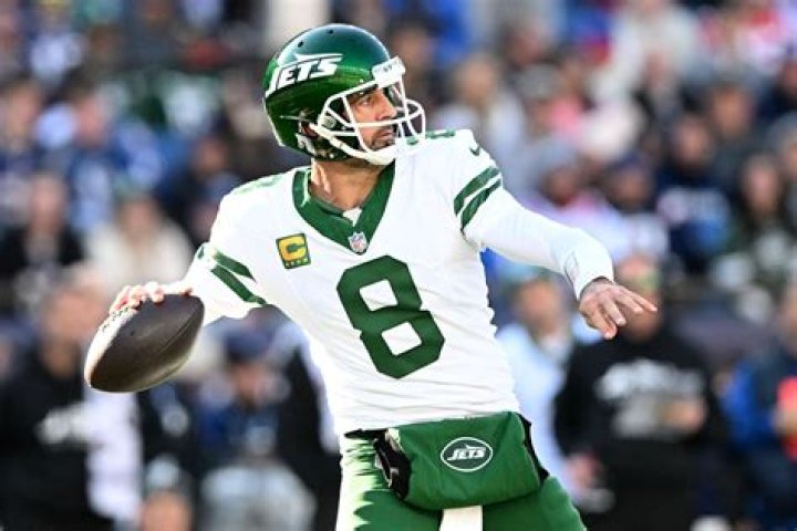 Who is a better passer Aaron Rodgers or Tom Brady?